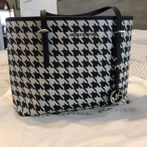 Michael Kors Houndstooth tote